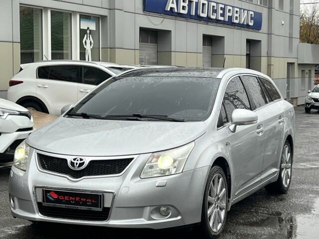 Серый Тойота Авенсис, объемом двигателя 2.2 л и пробегом 210 тыс. км за 9400 $, фото 1 на Automoto.ua