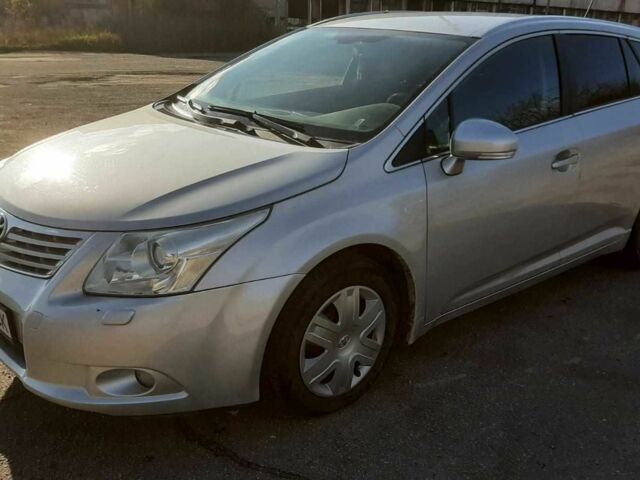 Серый Тойота Авенсис, объемом двигателя 2 л и пробегом 246 тыс. км за 8229 $, фото 1 на Automoto.ua