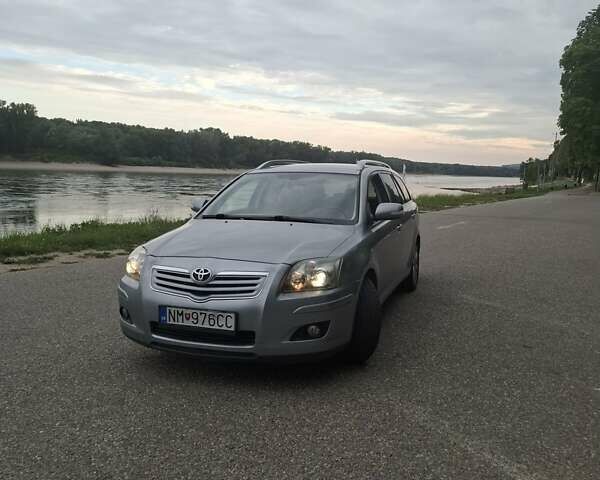 Серый Тойота Авенсис, объемом двигателя 2 л и пробегом 250 тыс. км за 4300 $, фото 1 на Automoto.ua