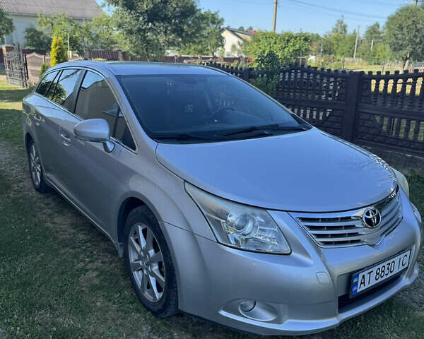 Серый Тойота Авенсис, объемом двигателя 2.23 л и пробегом 245 тыс. км за 8800 $, фото 1 на Automoto.ua