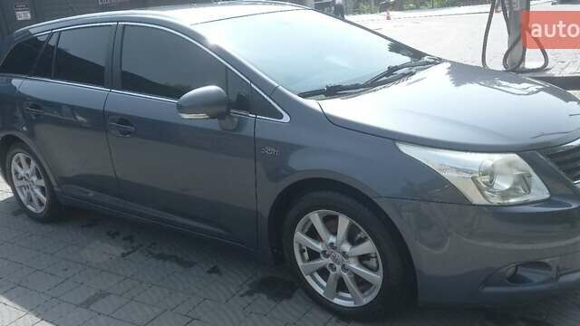 Серый Тойота Авенсис, объемом двигателя 2.23 л и пробегом 283 тыс. км за 8000 $, фото 1 на Automoto.ua