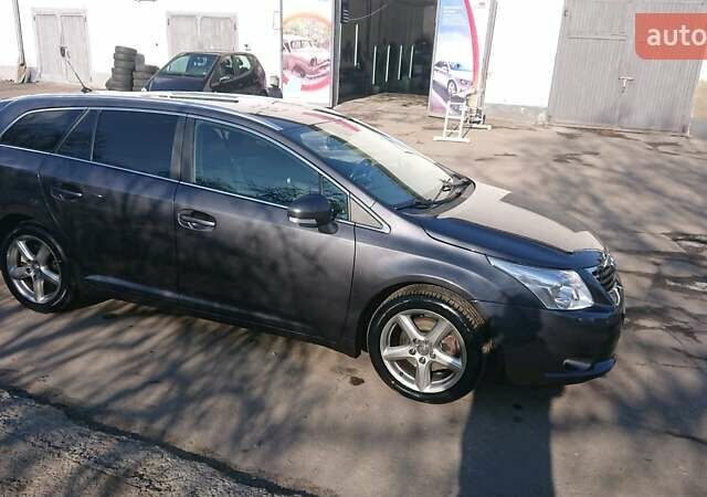 Серый Тойота Авенсис, объемом двигателя 2 л и пробегом 125 тыс. км за 10399 $, фото 1 на Automoto.ua