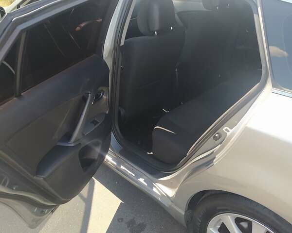 Серый Тойота Авенсис, объемом двигателя 2.2 л и пробегом 210 тыс. км за 8200 $, фото 1 на Automoto.ua