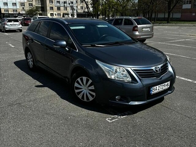 Серый Тойота Авенсис, объемом двигателя 1.79 л и пробегом 174 тыс. км за 8400 $, фото 1 на Automoto.ua