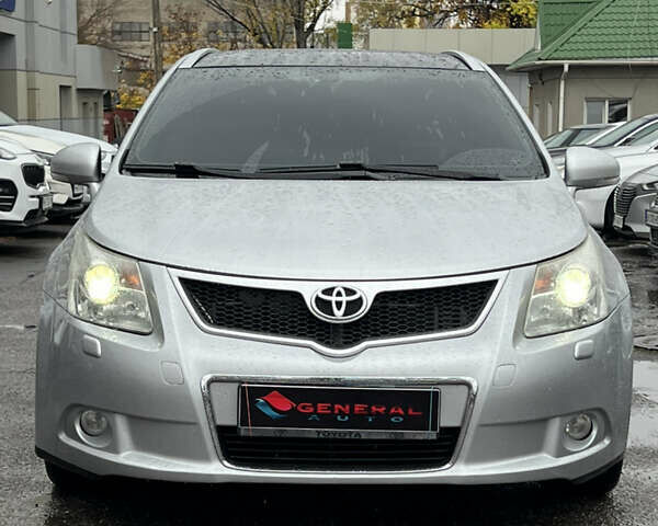 Серый Тойота Авенсис, объемом двигателя 2.23 л и пробегом 210 тыс. км за 9400 $, фото 1 на Automoto.ua