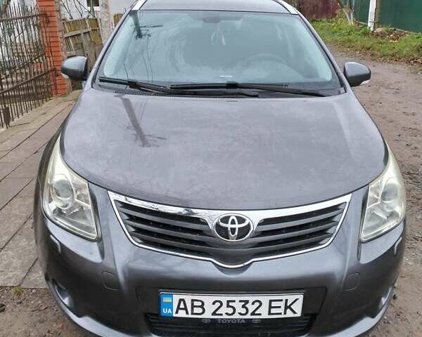 Серый Тойота Авенсис, объемом двигателя 2 л и пробегом 313 тыс. км за 8000 $, фото 1 на Automoto.ua