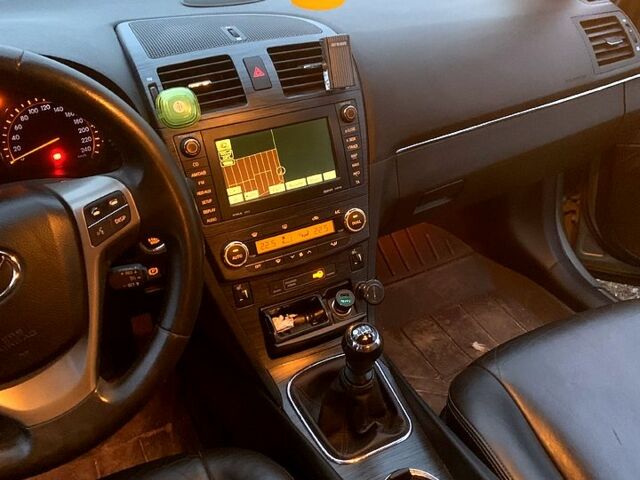 Сірий Тойота Авенсіс, об'ємом двигуна 2.2 л та пробігом 245 тис. км за 8200 $, фото 1 на Automoto.ua