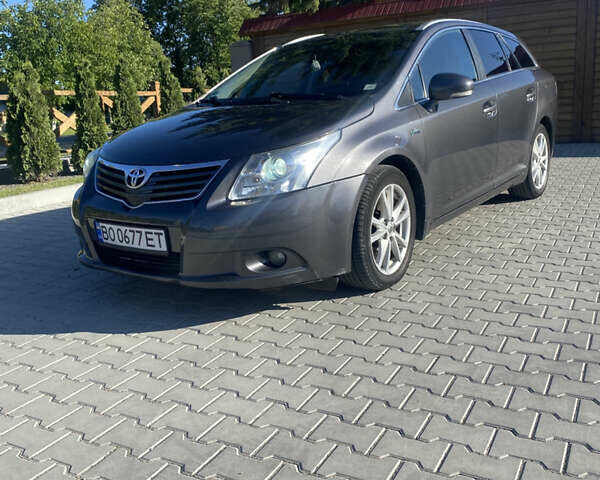 Серый Тойота Авенсис, объемом двигателя 2.2 л и пробегом 359 тыс. км за 8500 $, фото 1 на Automoto.ua