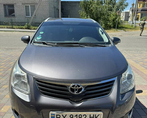 Серый Тойота Авенсис, объемом двигателя 2 л и пробегом 370 тыс. км за 8450 $, фото 1 на Automoto.ua