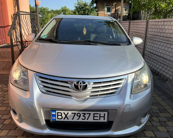 Серый Тойота Авенсис, объемом двигателя 2.2 л и пробегом 233 тыс. км за 8990 $, фото 1 на Automoto.ua