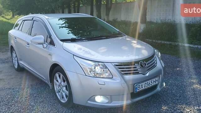 Серый Тойота Авенсис, объемом двигателя 2.23 л и пробегом 288 тыс. км за 9999 $, фото 1 на Automoto.ua