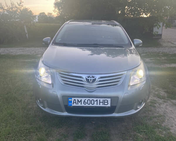 Серый Тойота Авенсис, объемом двигателя 2 л и пробегом 290 тыс. км за 9300 $, фото 1 на Automoto.ua