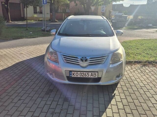 Серый Тойота Авенсис, объемом двигателя 2.2 л и пробегом 245 тыс. км за 7518 $, фото 1 на Automoto.ua
