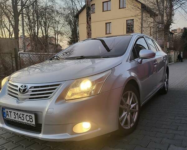 Серый Тойота Авенсис, объемом двигателя 2 л и пробегом 291 тыс. км за 8800 $, фото 1 на Automoto.ua