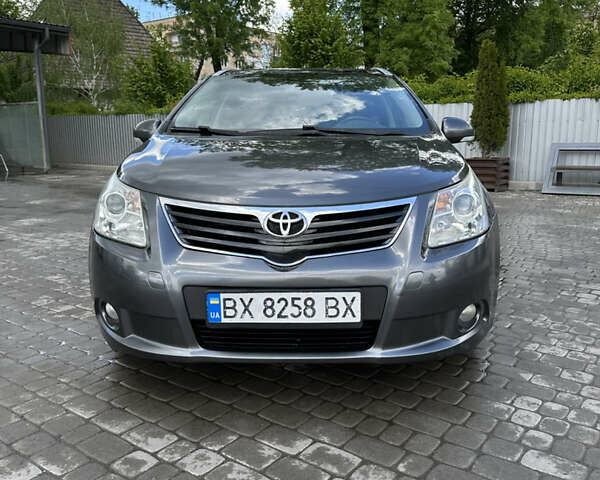 Серый Тойота Авенсис, объемом двигателя 2.2 л и пробегом 289 тыс. км за 8500 $, фото 1 на Automoto.ua