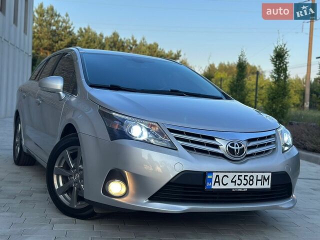 Серый Тойота Авенсис, объемом двигателя 2.2 л и пробегом 247 тыс. км за 8800 $, фото 1 на Automoto.ua