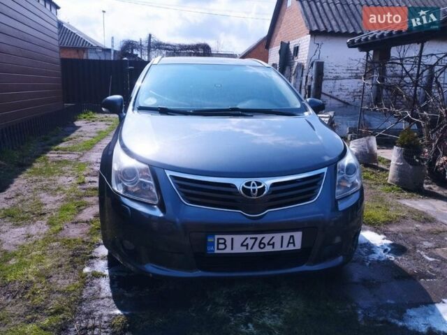 Серый Тойота Авенсис, объемом двигателя 2.2 л и пробегом 252 тыс. км за 10000 $, фото 1 на Automoto.ua