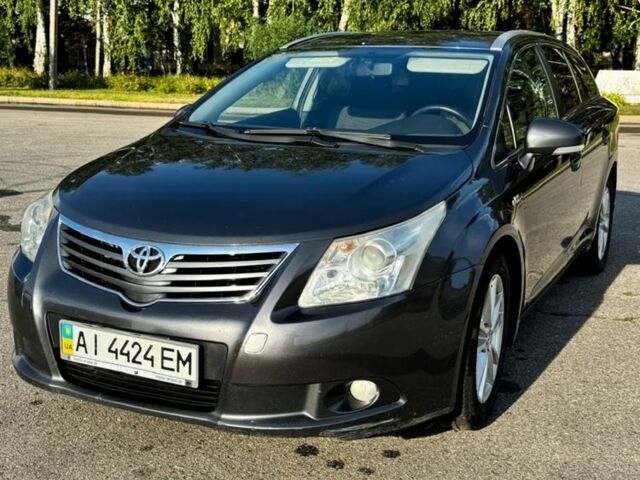 Серый Тойота Авенсис, объемом двигателя 2.2 л и пробегом 206 тыс. км за 9000 $, фото 1 на Automoto.ua