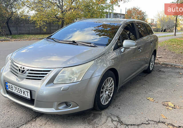 Сірий Тойота Авенсіс, об'ємом двигуна 2 л та пробігом 315 тис. км за 10500 $, фото 1 на Automoto.ua