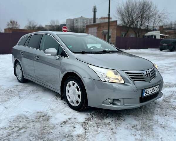 Серый Тойота Авенсис, объемом двигателя 2 л и пробегом 230 тыс. км за 8300 $, фото 1 на Automoto.ua