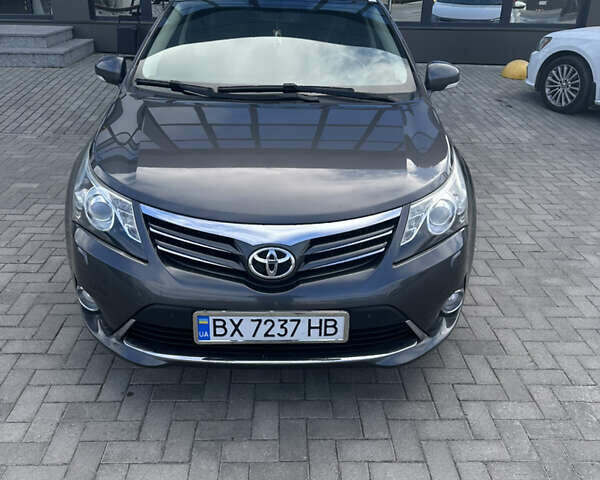 Серый Тойота Авенсис, объемом двигателя 1.99 л и пробегом 248 тыс. км за 12200 $, фото 1 на Automoto.ua