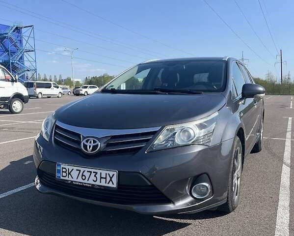 Серый Тойота Авенсис, объемом двигателя 2.23 л и пробегом 302 тыс. км за 10000 $, фото 1 на Automoto.ua
