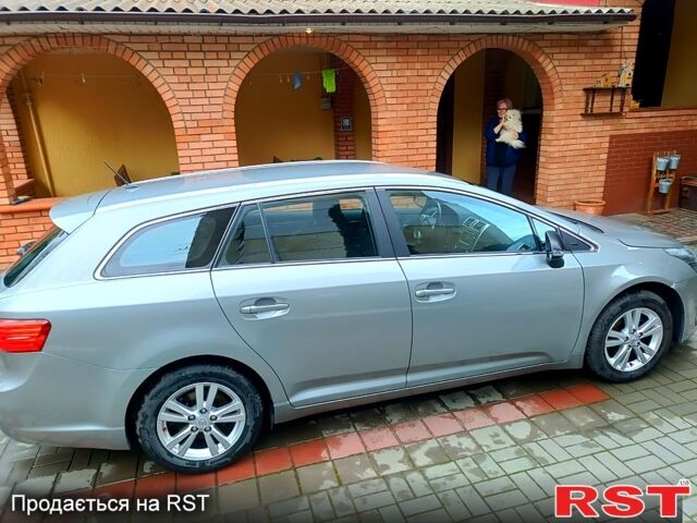 Серый Тойота Авенсис, объемом двигателя 2 л и пробегом 208 тыс. км за 11200 $, фото 1 на Automoto.ua