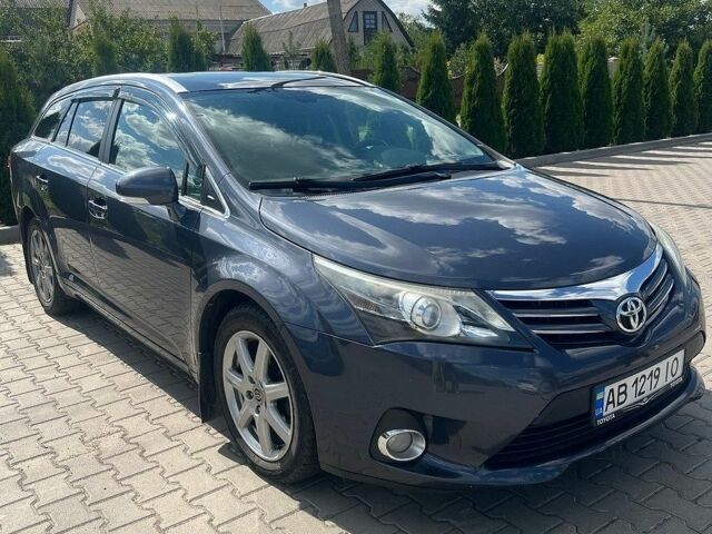 Серый Тойота Авенсис, объемом двигателя 2 л и пробегом 316 тыс. км за 9000 $, фото 1 на Automoto.ua