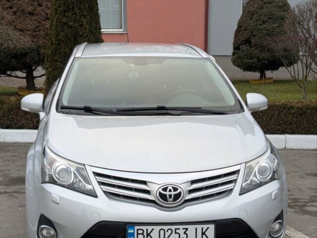 Серый Тойота Авенсис, объемом двигателя 2 л и пробегом 300 тыс. км за 8100 $, фото 1 на Automoto.ua