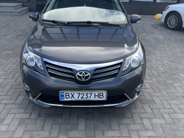 Серый Тойота Авенсис, объемом двигателя 1.99 л и пробегом 248 тыс. км за 12200 $, фото 1 на Automoto.ua