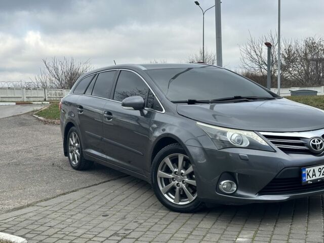 Сірий Тойота Авенсіс, об'ємом двигуна 2.2 л та пробігом 230 тис. км за 8400 $, фото 1 на Automoto.ua