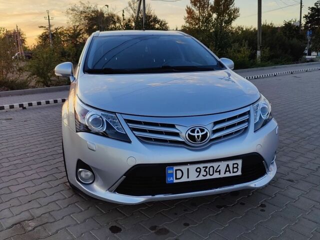 Серый Тойота Авенсис, объемом двигателя 2 л и пробегом 250 тыс. км за 10000 $, фото 1 на Automoto.ua