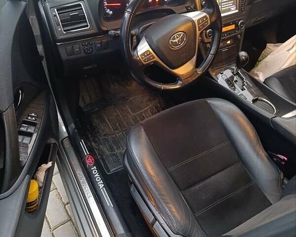 Серый Тойота Авенсис, объемом двигателя 2.23 л и пробегом 256 тыс. км за 11500 $, фото 1 на Automoto.ua