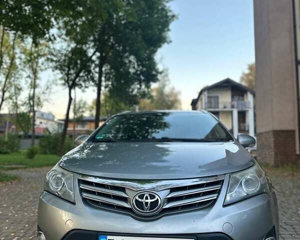 Серый Тойота Авенсис, объемом двигателя 2.2 л и пробегом 175 тыс. км за 12000 $, фото 1 на Automoto.ua