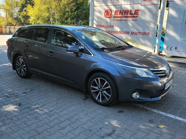 Серый Тойота Авенсис, объемом двигателя 2 л и пробегом 196 тыс. км за 10900 $, фото 1 на Automoto.ua