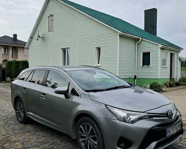 Серый Тойота Авенсис, объемом двигателя 2 л и пробегом 227 тыс. км за 12500 $, фото 1 на Automoto.ua