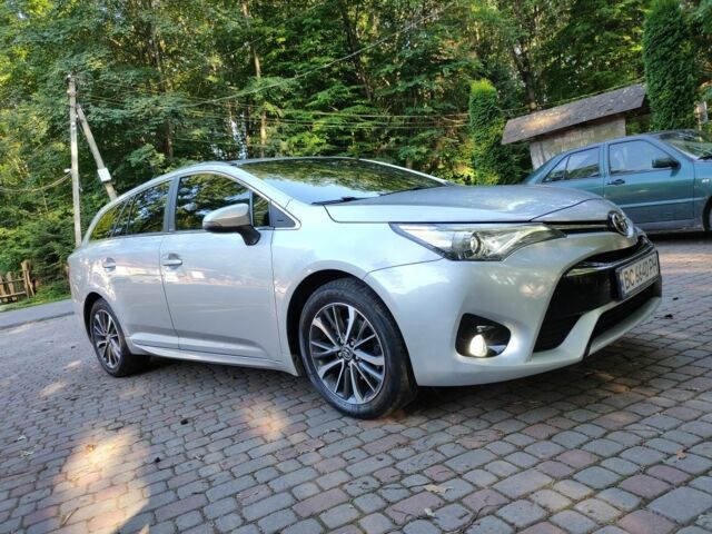 Серый Тойота Авенсис, объемом двигателя 1.6 л и пробегом 240 тыс. км за 13500 $, фото 1 на Automoto.ua