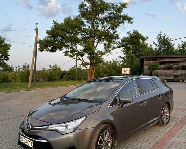 Серый Тойота Авенсис, объемом двигателя 2 л и пробегом 178 тыс. км за 14400 $, фото 1 на Automoto.ua