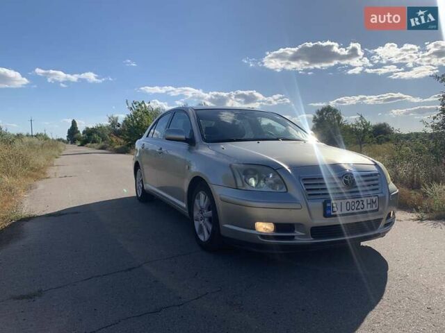 Серый Тойота Авенсис, объемом двигателя 2 л и пробегом 322 тыс. км за 5500 $, фото 1 на Automoto.ua