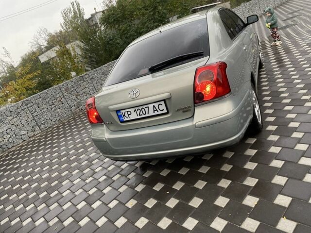 Серый Тойота Авенсис, объемом двигателя 2 л и пробегом 235 тыс. км за 5500 $, фото 1 на Automoto.ua