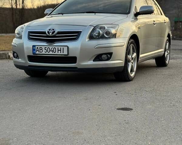 Серый Тойота Авенсис, объемом двигателя 2.23 л и пробегом 220 тыс. км за 8800 $, фото 1 на Automoto.ua