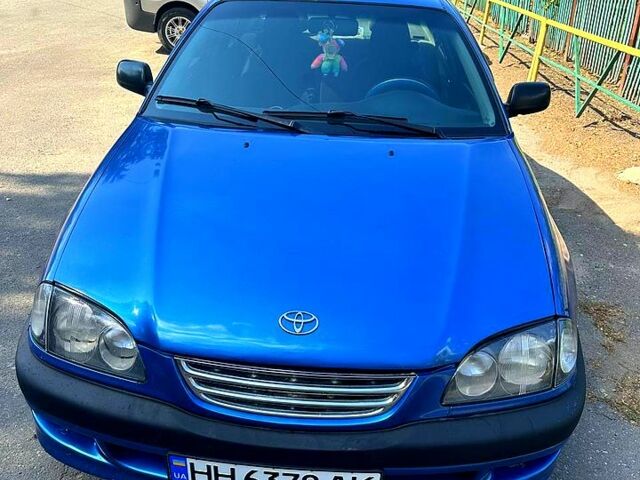 Синий Тойота Авенсис, объемом двигателя 1.8 л и пробегом 378 тыс. км за 3300 $, фото 1 на Automoto.ua