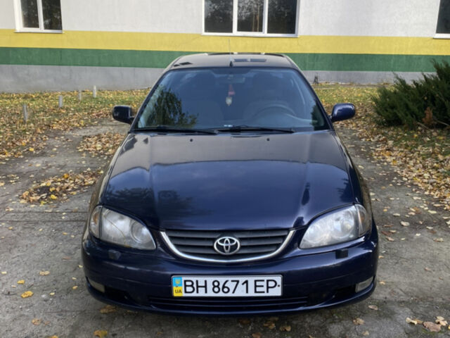 Синий Тойота Авенсис, объемом двигателя 2 л и пробегом 305 тыс. км за 3400 $, фото 1 на Automoto.ua
