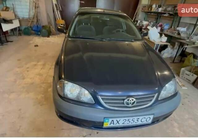 Синий Тойота Авенсис, объемом двигателя 1.8 л и пробегом 200 тыс. км за 2500 $, фото 1 на Automoto.ua