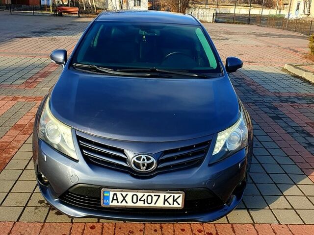 Синий Тойота Авенсис, объемом двигателя 2 л и пробегом 170 тыс. км за 9500 $, фото 1 на Automoto.ua