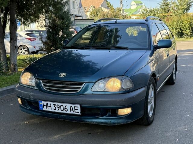 Синий Тойота Авенсис, объемом двигателя 1.8 л и пробегом 250 тыс. км за 2300 $, фото 1 на Automoto.ua