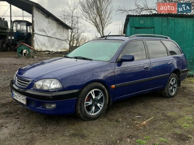 Синий Тойота Авенсис, объемом двигателя 2 л и пробегом 250 тыс. км за 3100 $, фото 1 на Automoto.ua
