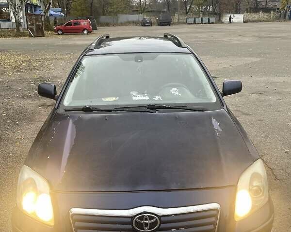 Синий Тойота Авенсис, объемом двигателя 2 л и пробегом 320 тыс. км за 1799 $, фото 1 на Automoto.ua