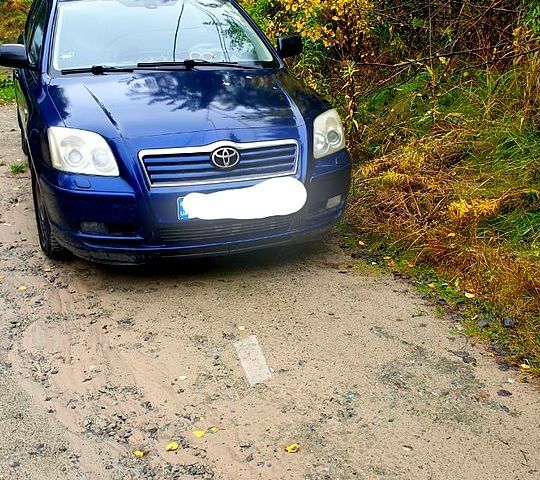 Синий Тойота Авенсис, объемом двигателя 2 л и пробегом 400 тыс. км за 4000 $, фото 1 на Automoto.ua