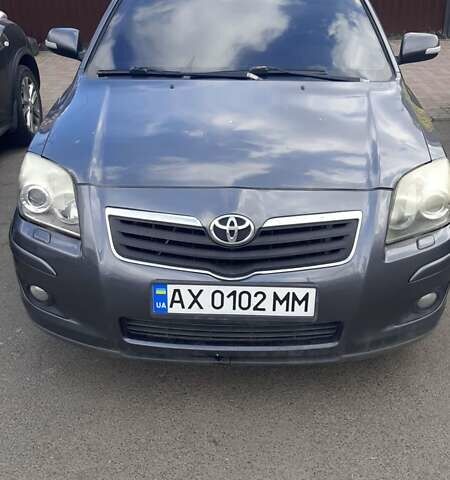 Синий Тойота Авенсис, объемом двигателя 2 л и пробегом 300 тыс. км за 5000 $, фото 1 на Automoto.ua